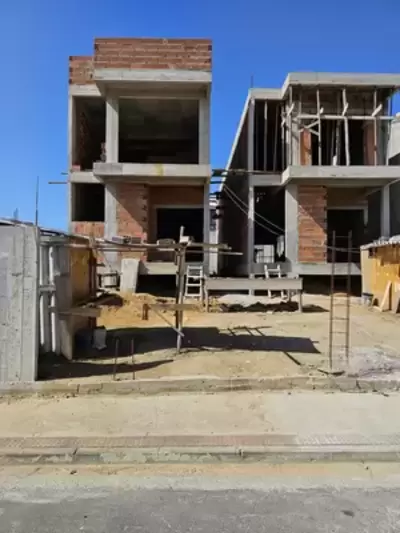 Casa em construção  em Morada de Laranjeiras